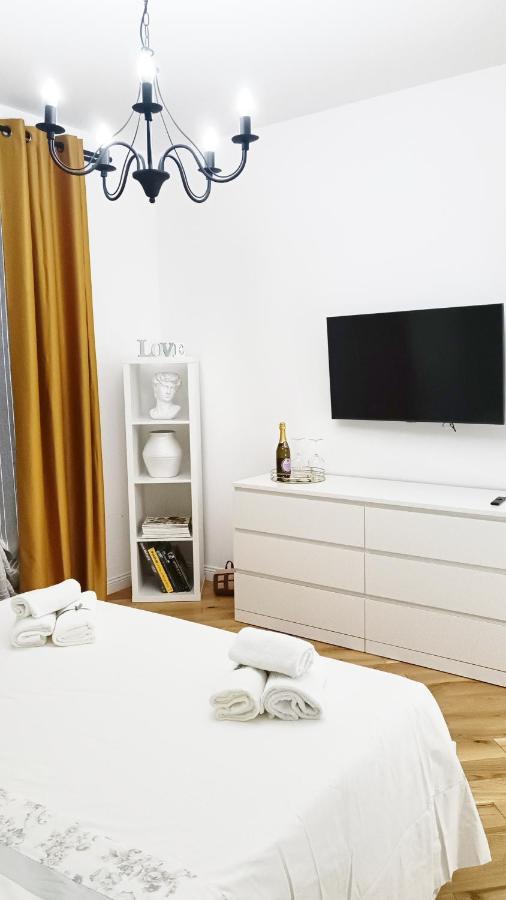 Ai Castelli Apartment - Locazione Turistica Cin It58060C2Fhnreg9A Colonna Extérieur photo