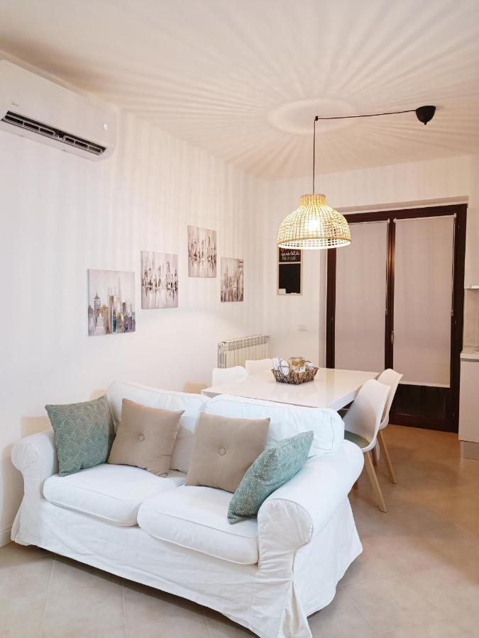 Ai Castelli Apartment - Locazione Turistica Cin It58060C2Fhnreg9A Colonna Extérieur photo